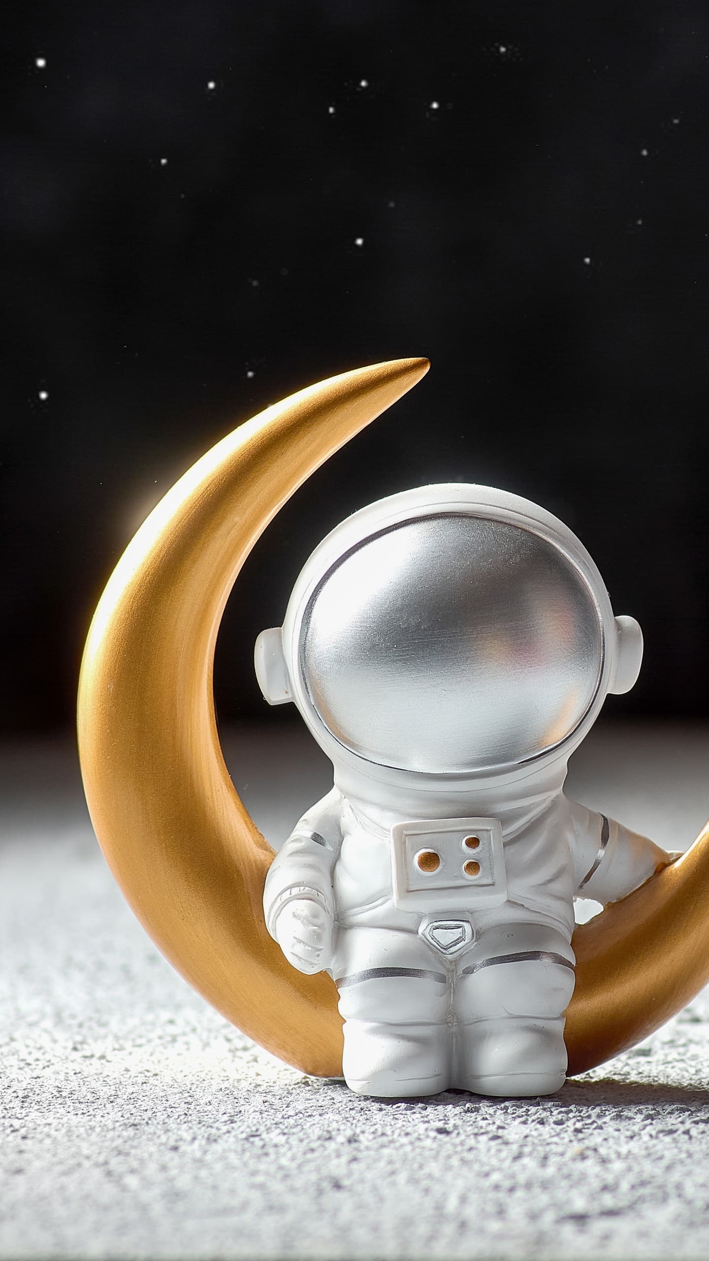 Astronaut Space Suit Crescent Moon Half Moon Surface Moon 5k x