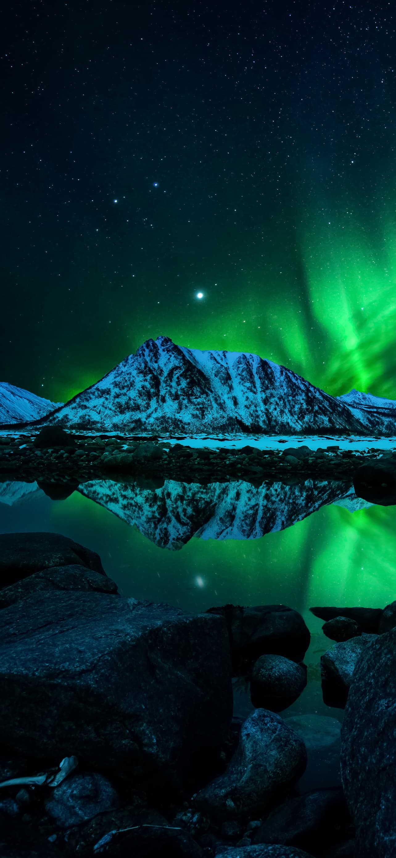 Aurora Borealis Northern Lights Night Mountains Cold Lake x